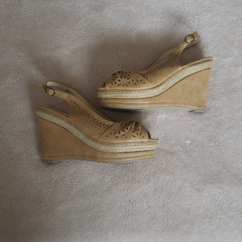 Very cute wedges 💛🧡